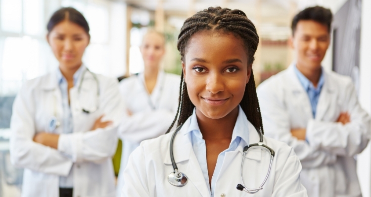 Matéria da Auditline Contabilidade sobre Coworking para Médicos Iniciantes: Uma Alternativa Inteligente para o iní­cio da Carreira Médica - Saiba Mais!